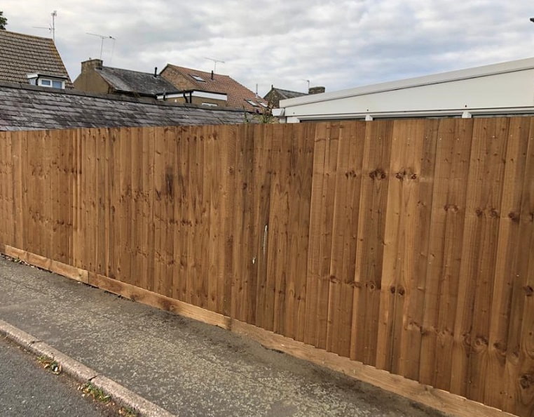 Closeboard fence with Durapost ely